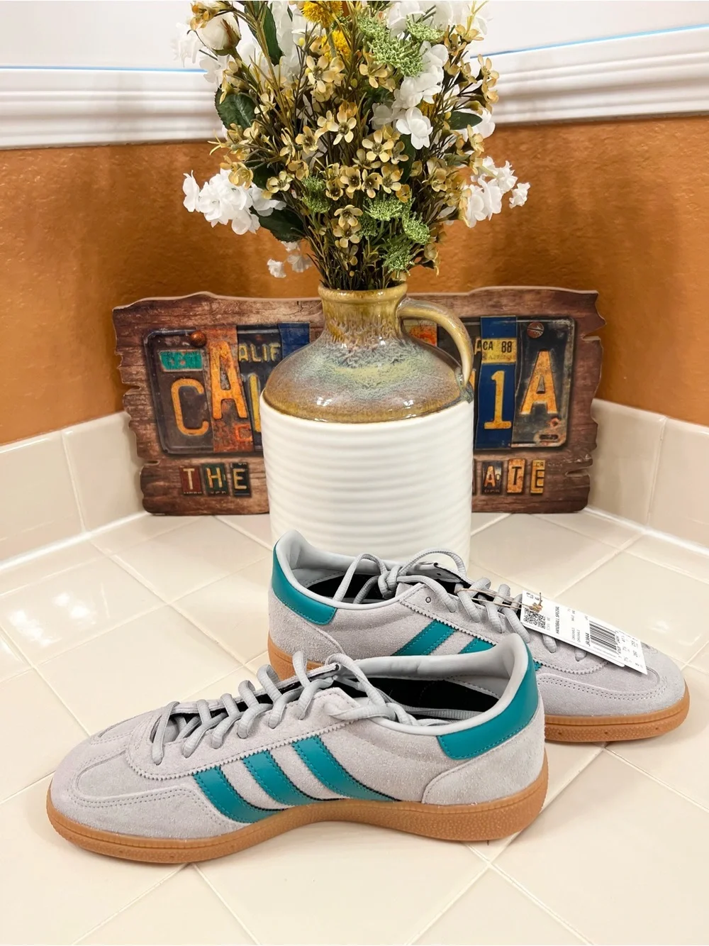 Adidas HANDBALL SPEZIAL, GRAY with Green Stripes, Men’s Size 8, Women’s Size 9